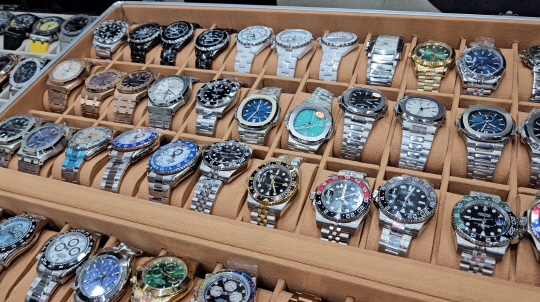 압수한 위조상품 시계류.